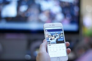 Cara Menghubungkan HP Ke TV