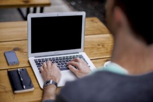 Tips Membeli Laptop Bekas