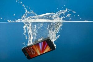 Cara Mengatasi HP Kemasukan Air